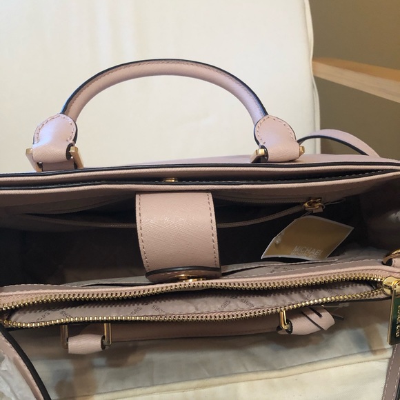 Michael Kors purse - Picture 3 of 6